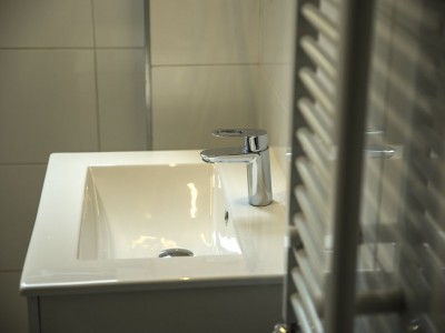 Ceramiczny zlew z grzejnikiem